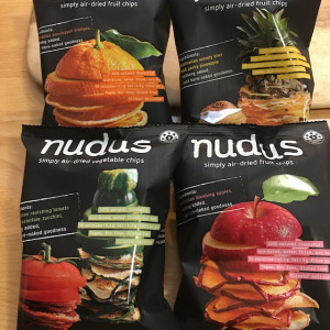 继续往下读——在这里，我来看看这些可爱的迷你花盆，它们是为你的厨房准备的新鲜草本植物。它们值得购买吗?他们容易照顾吗?